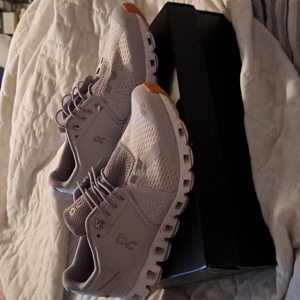 QC TENNIS SHOES